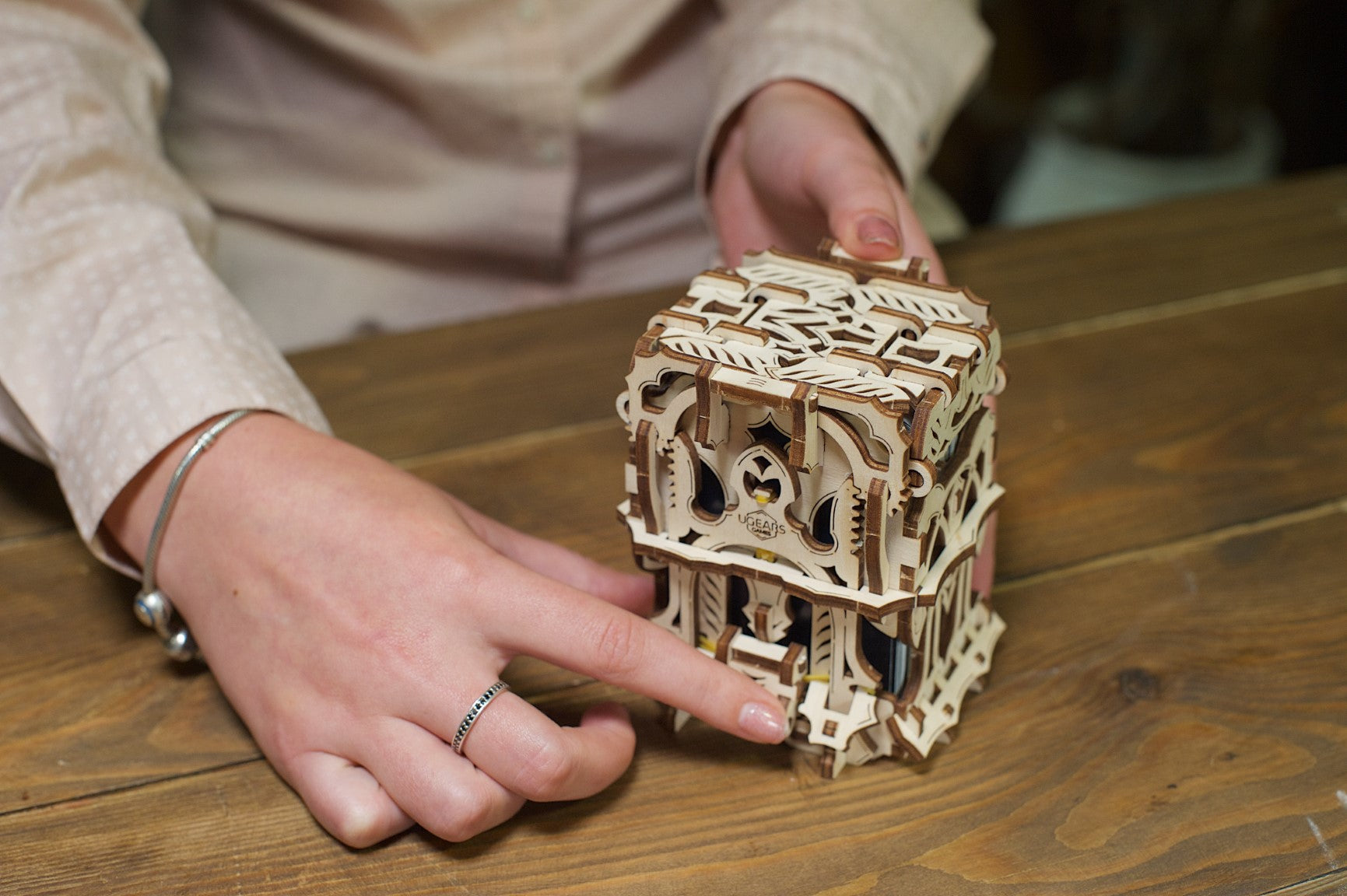 UGEARS GAMES - Porta Mazzi di Carte