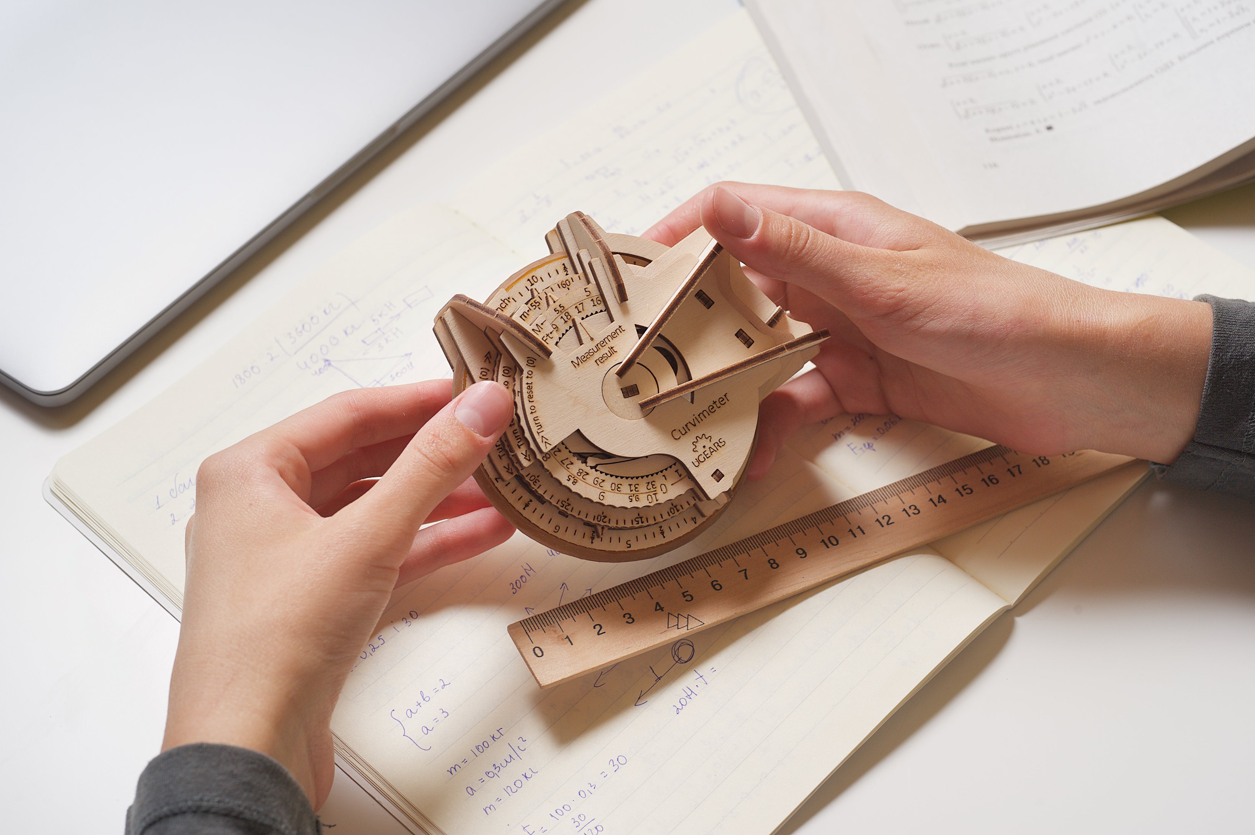 UGEARS STEM LAB - Curvimetro