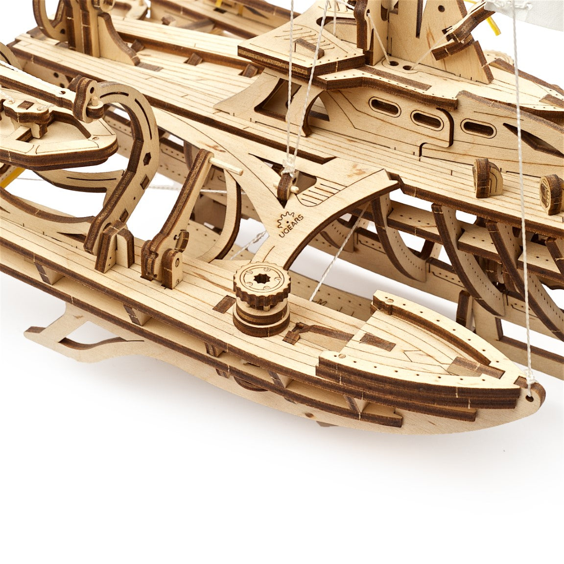 UGEARS - Trimarano Merihobus