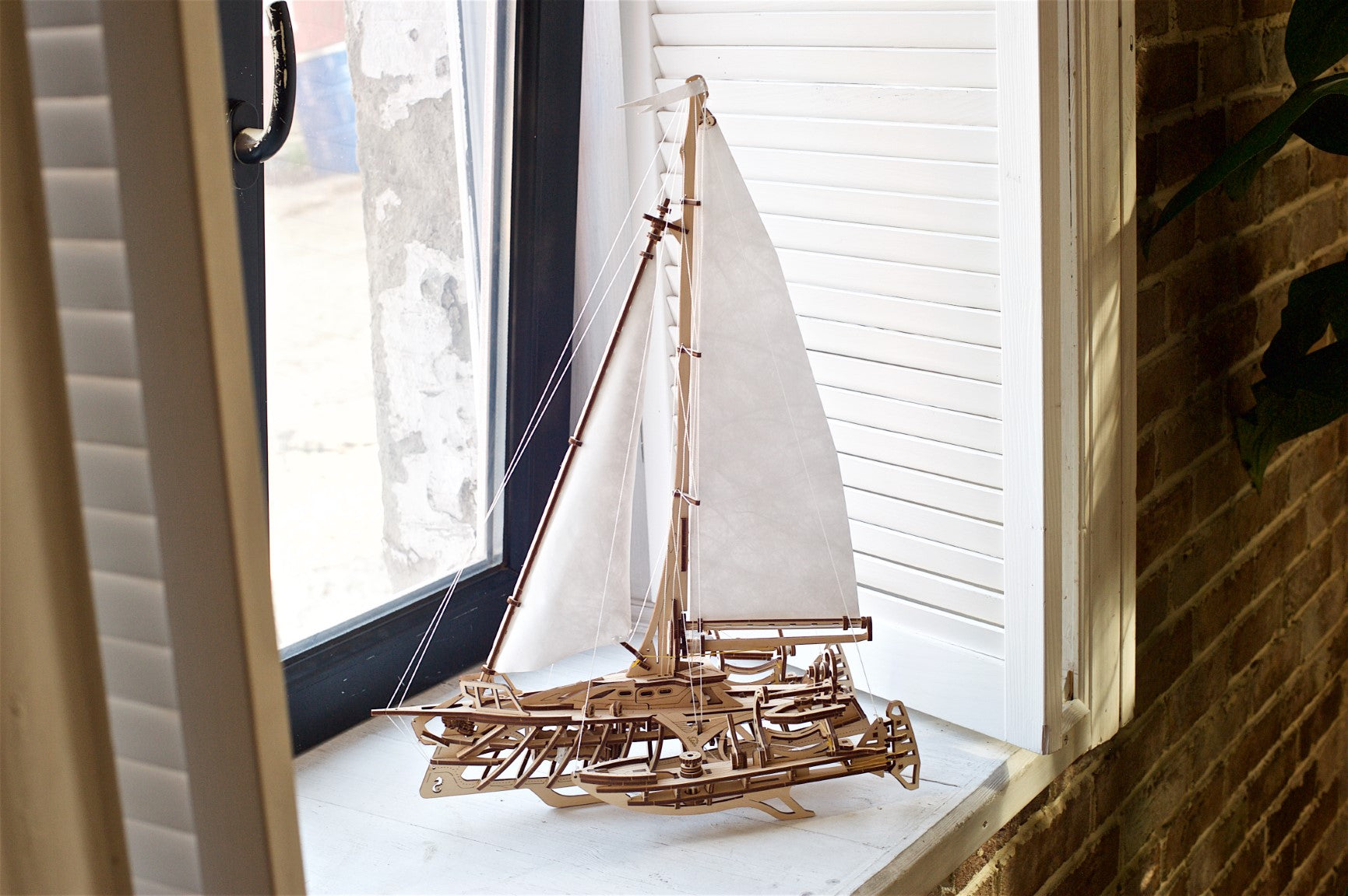 UGEARS - Trimarano Merihobus