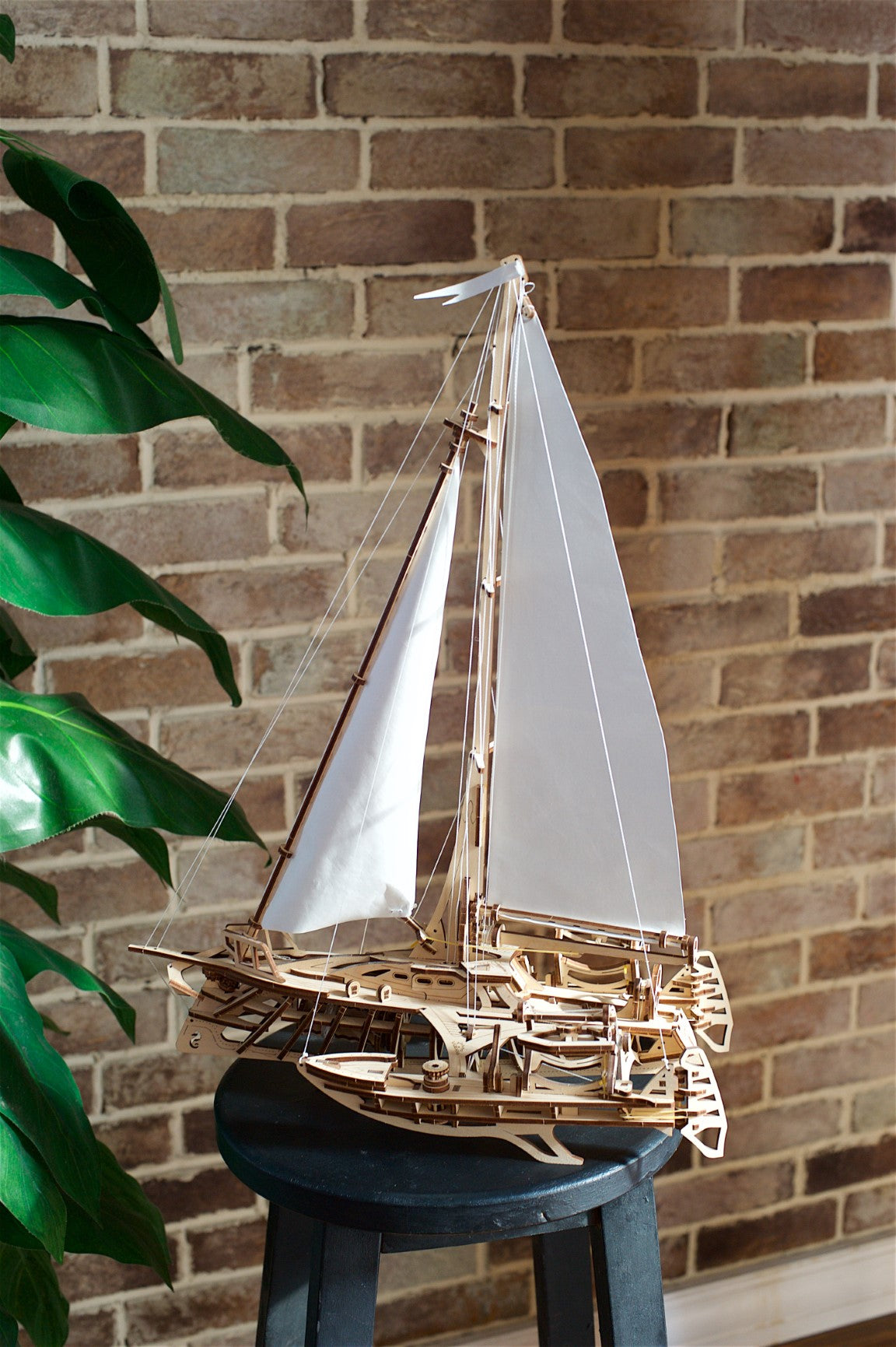 UGEARS - Trimarano Merihobus