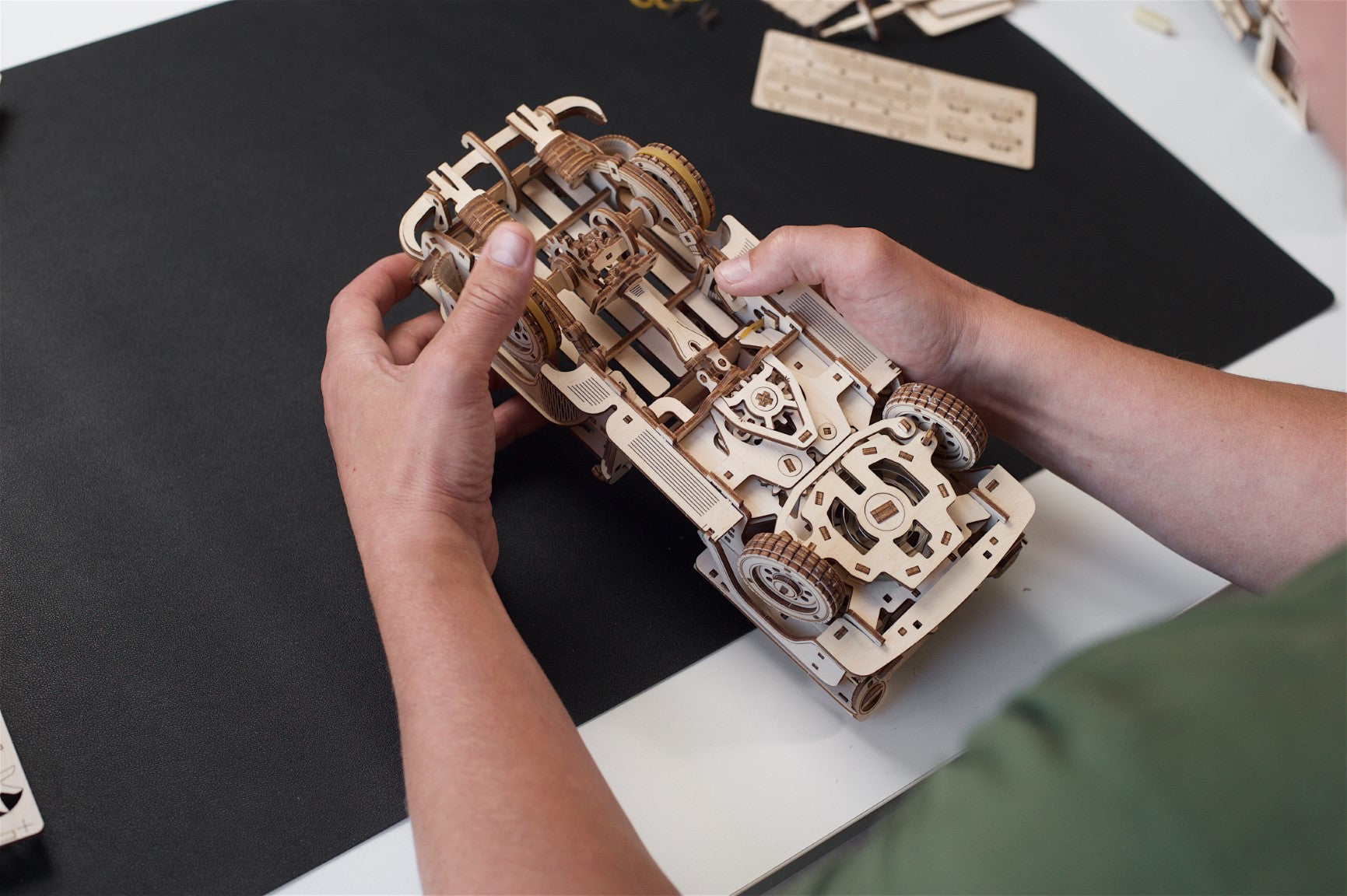 UGEARS - Pickup Lumberjack