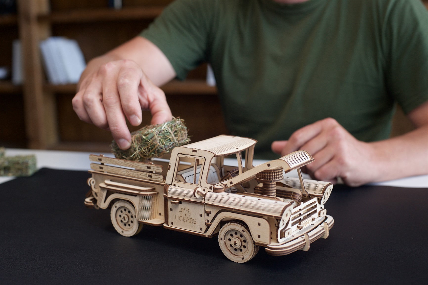 UGEARS - Pickup Lumberjack