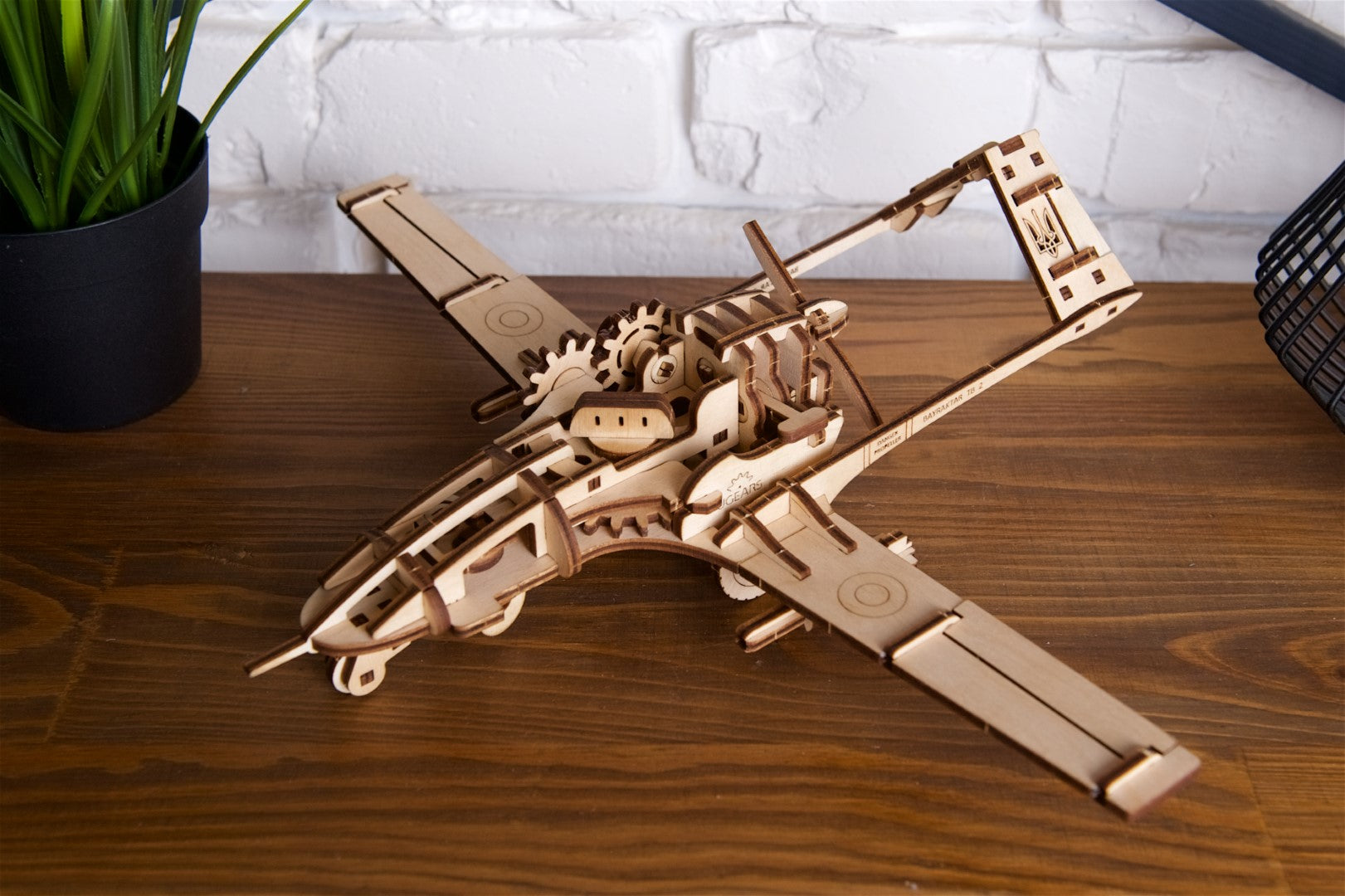 UGEARS -  Drone Bayraktar TB2