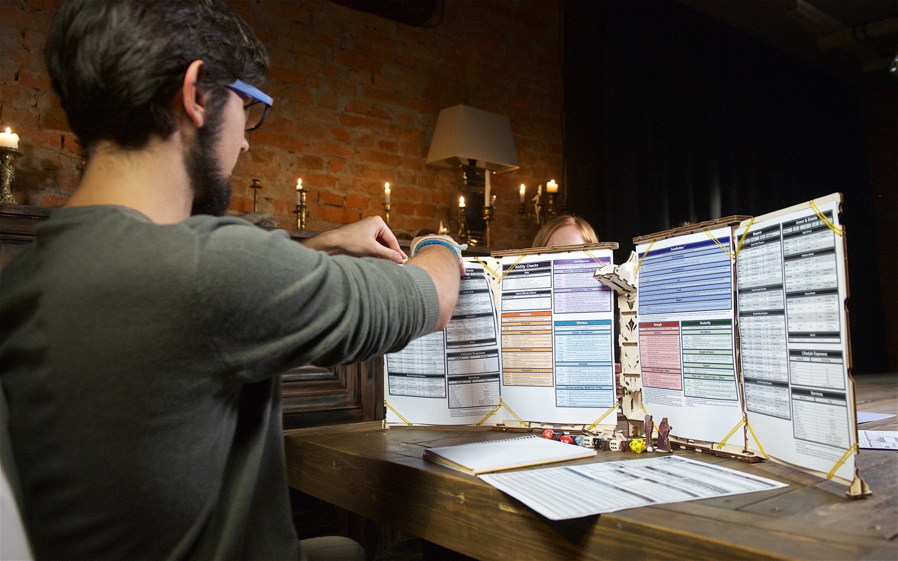 UGEARS GAMES - MASTER'S SCREEN - ASSEMBLATO