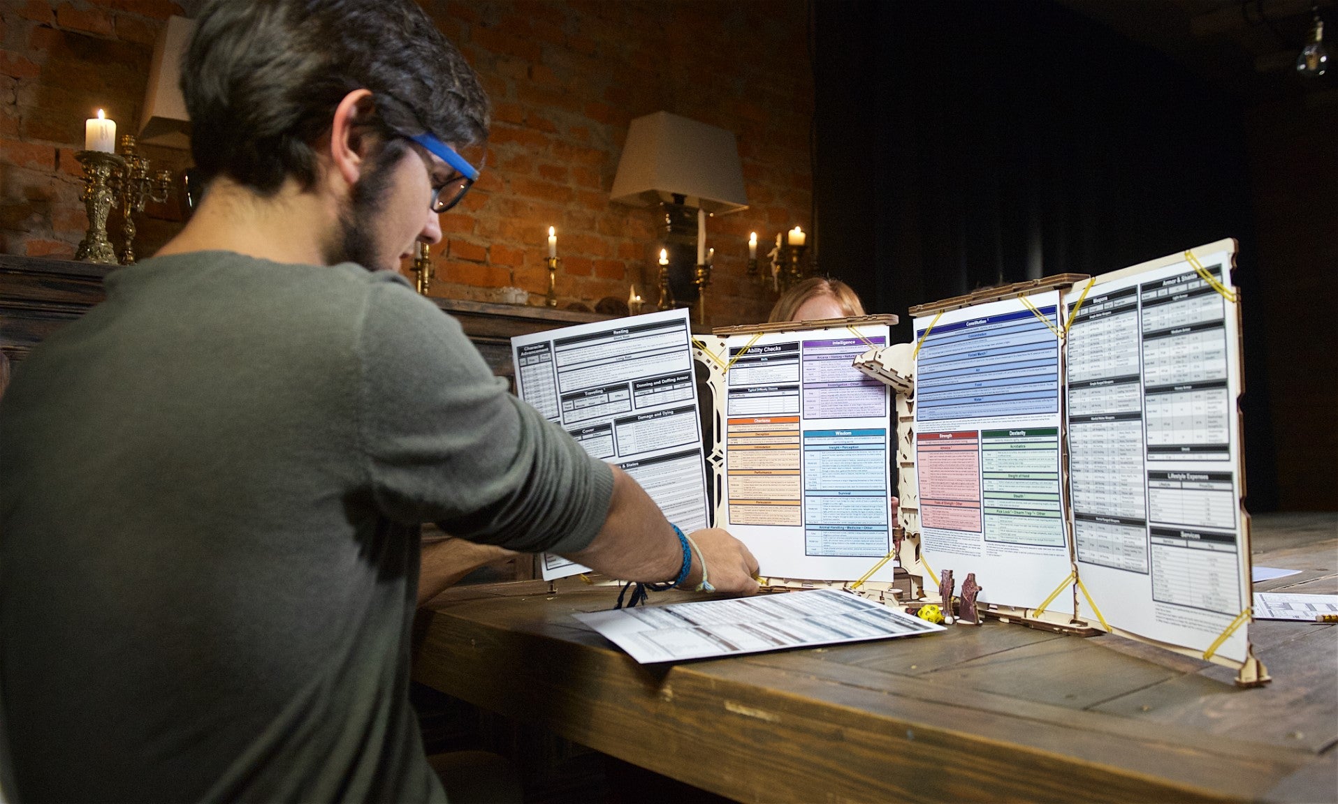 UGEARS GAMES - MASTER'S SCREEN - ASSEMBLATO