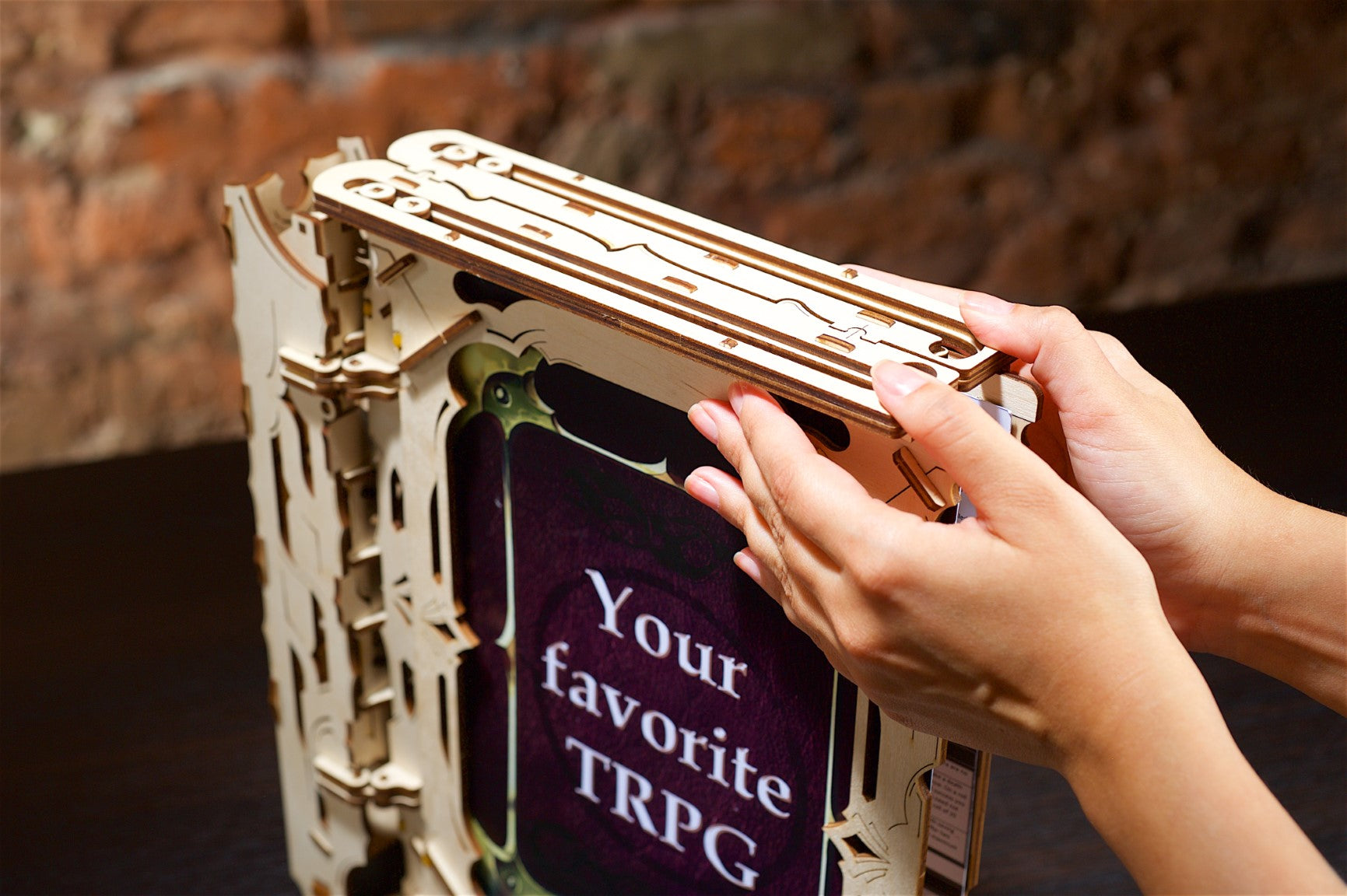 UGEARS GAMES - MASTER'S SCREEN - ASSEMBLATO