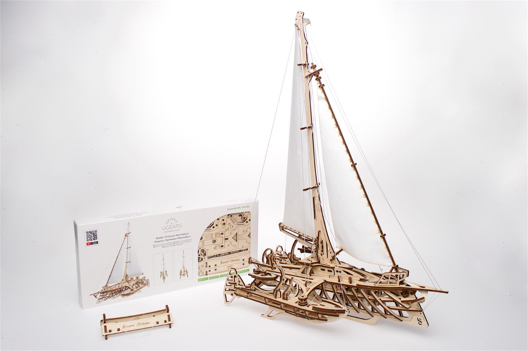 UGEARS - Trimarano Merihobus