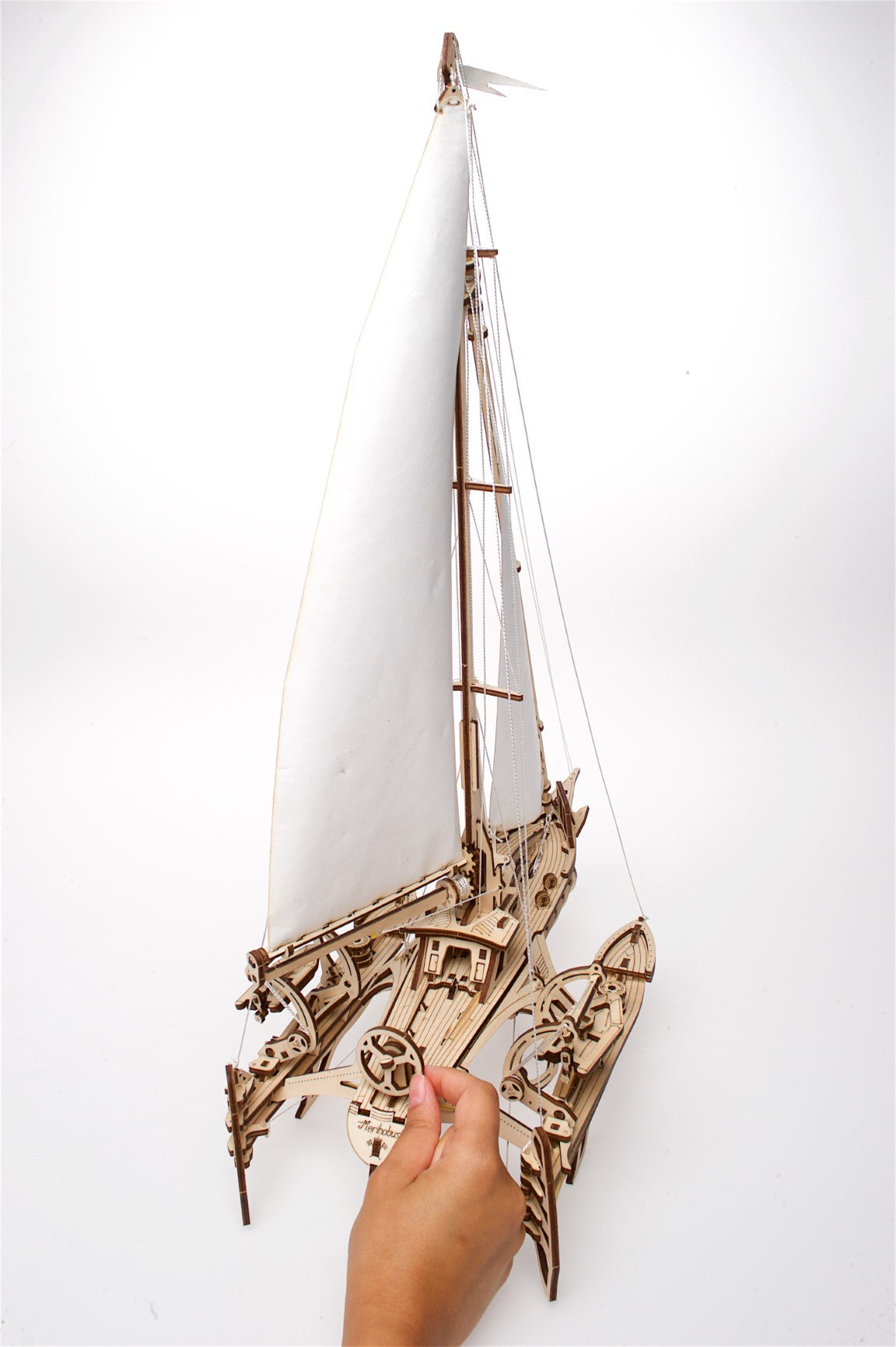 UGEARS - Trimarano Merihobus