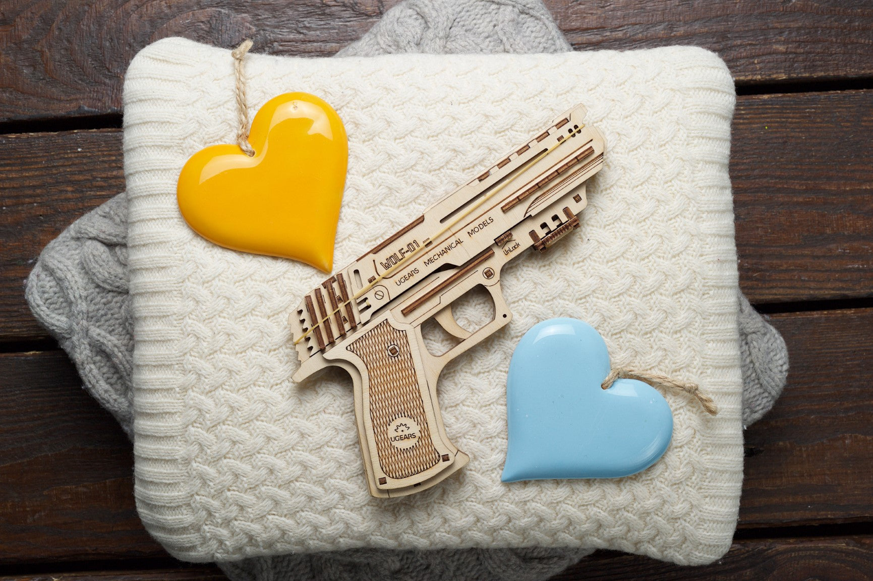 UGEARS - Pistola WOLF-01