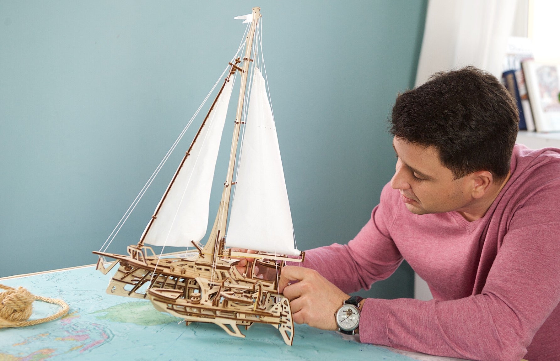 UGEARS - Trimarano Merihobus